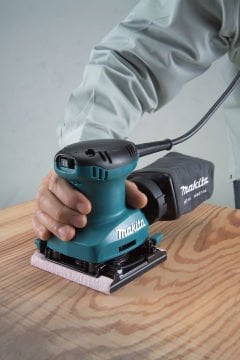 Makita Zımpara Makinesi Avuç İçi Titreşim BO4557
