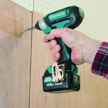 Makita Akülü Darbeli Vidalama Matkabı TD110DWAE (2 x 2,0 Ah Akü)
