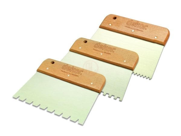 Dekor Hassan Fayans Tarağı Ahşap Saplı Kare Diş 8x8 mm Paslanmaz Çelik 17 Cm