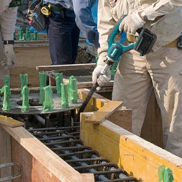 Makita Akülü Beton Vibratörü DVR850RFE (2 x 3,0 Ah Akü)