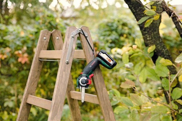 Bosch Akülü NanoBlade Testere Makinesi AdvancedCut 18 (1 x 2,5 Ah Akü) - 06033D5101