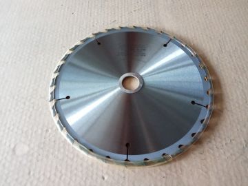 Makita Profesyonel Ahşap Daire Testere 235x25,4 mm 30 Diş (A-81991)