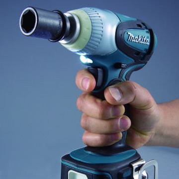 Makita Akülü Somun Sıkma Makinesi DTW152RFE (2 x 3,0 Ah Akü)