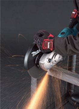 Makita Büyük Taşlama Makinesi GA9020 (230 mm) + Karbosan Metal Taşlama Disk + Bosch Profesyonel Şerit Metre 5 M