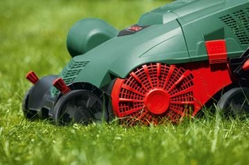 Bosch Çim Havalandırma Makinesi UniversalRake 900 - 060088A001