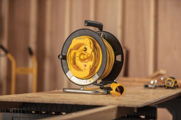 Stanley IP44 Kamp ve Karavan Tipi 1 Soketli 25+2 Metre Makaralı Kablo 3x1.5 mm H05VV-F
