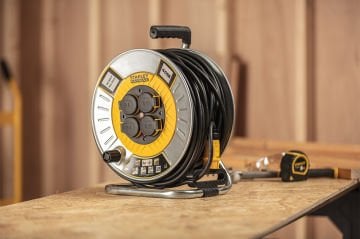 Stanley IP44 Metal 4 Soketli 25 Metre Makaralı Kablo 3x1.5 mm H07RN-F