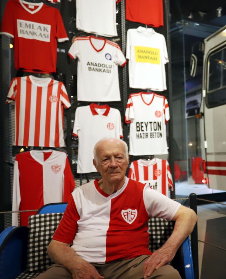 ANTALYASPOR 1969 PARÇALI NOSTALJİ FORMA