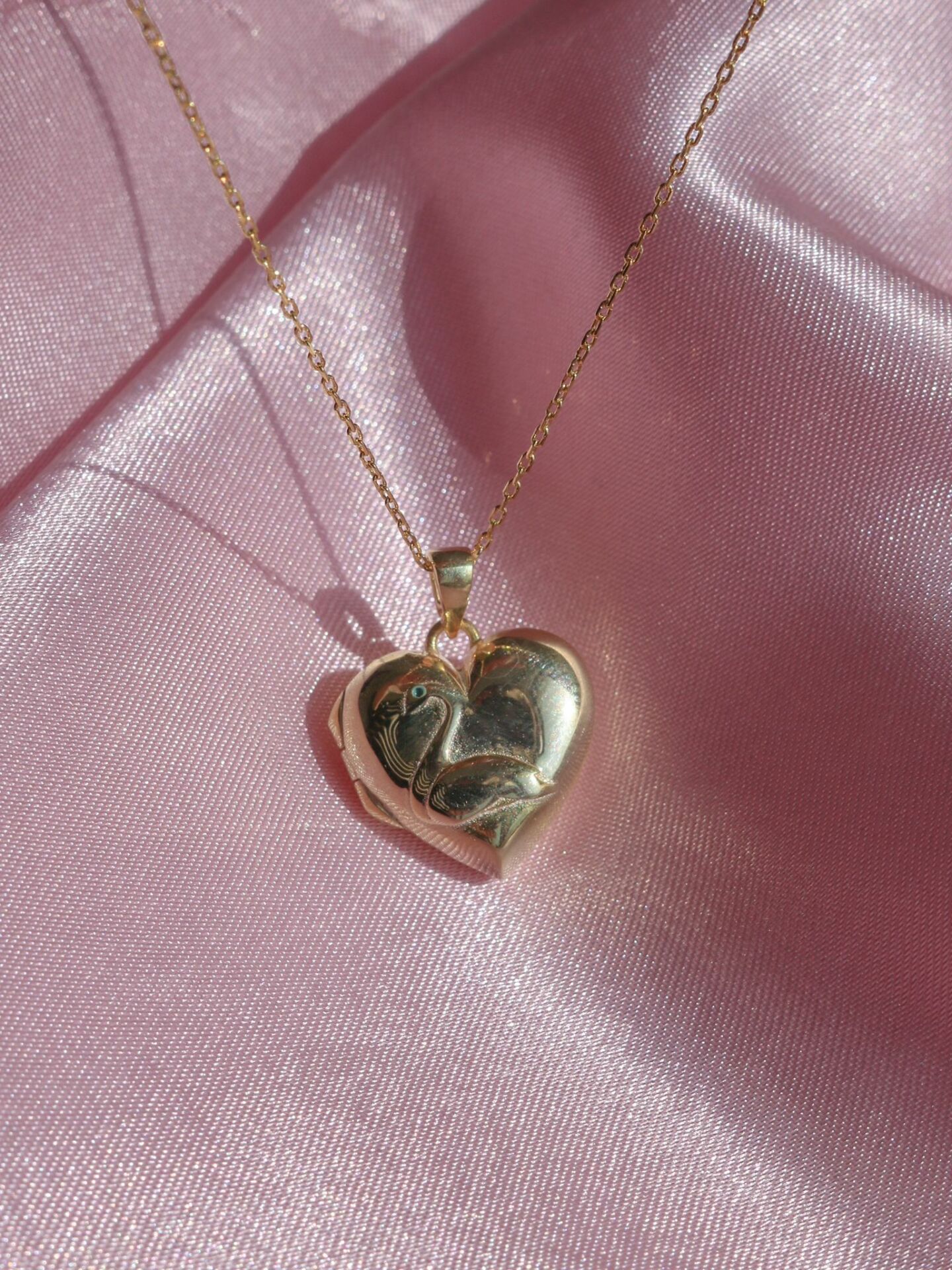 The swan shop princess necklace