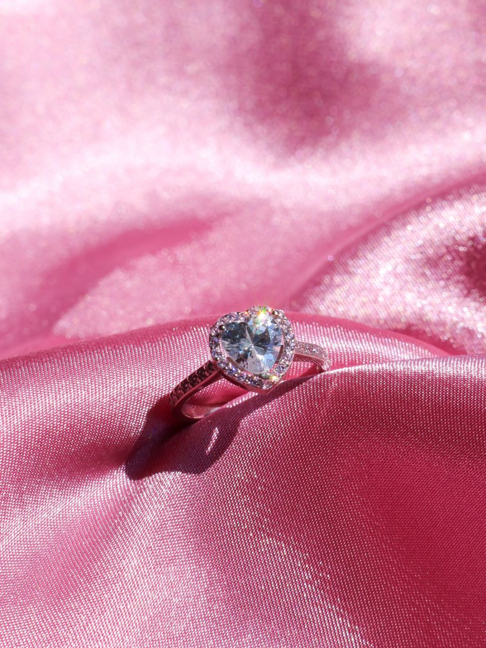 Loving heart ring deals