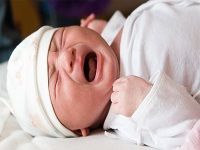 Bebekler duygusal nedenlerle ağlar mı?