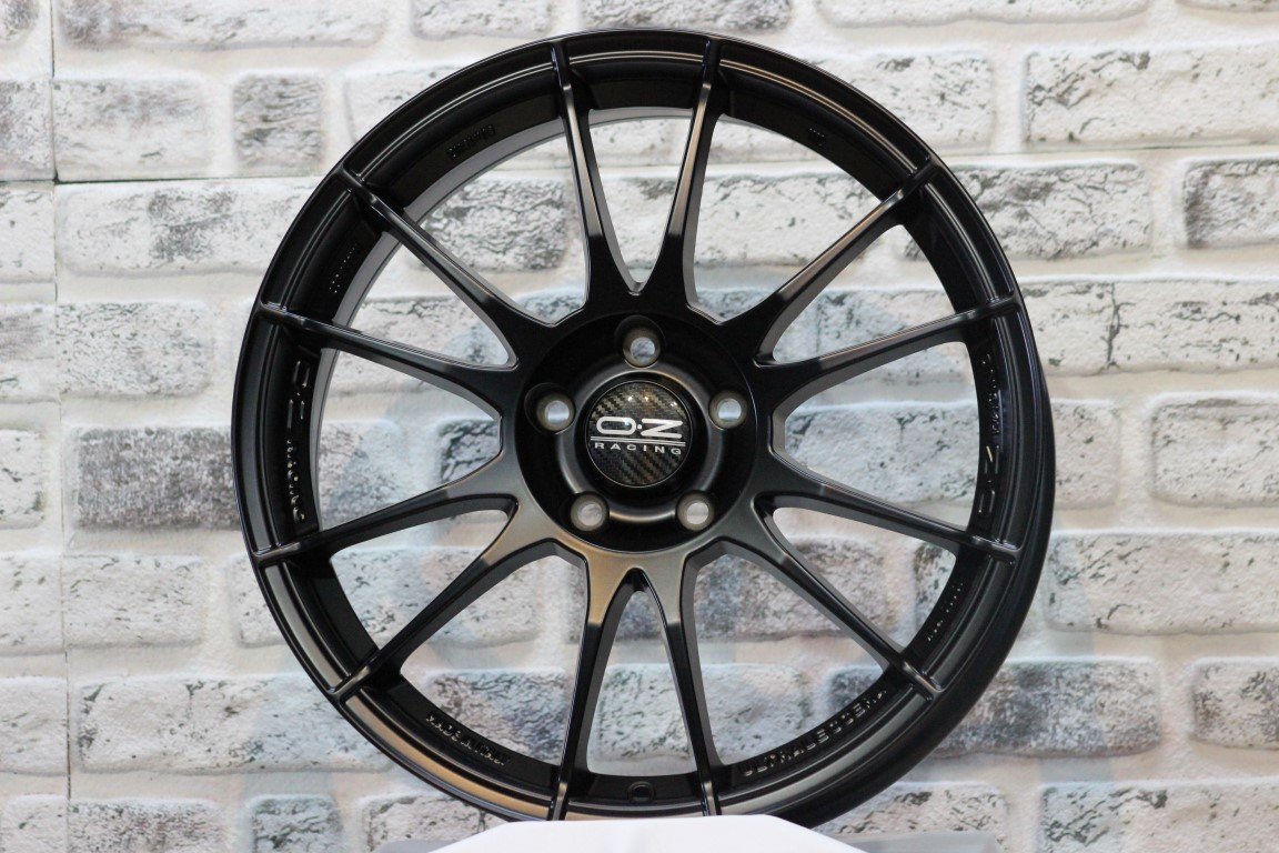 18'' İnç 5X112 O.Z Ultra Leggera Mat Black  Jant Takım