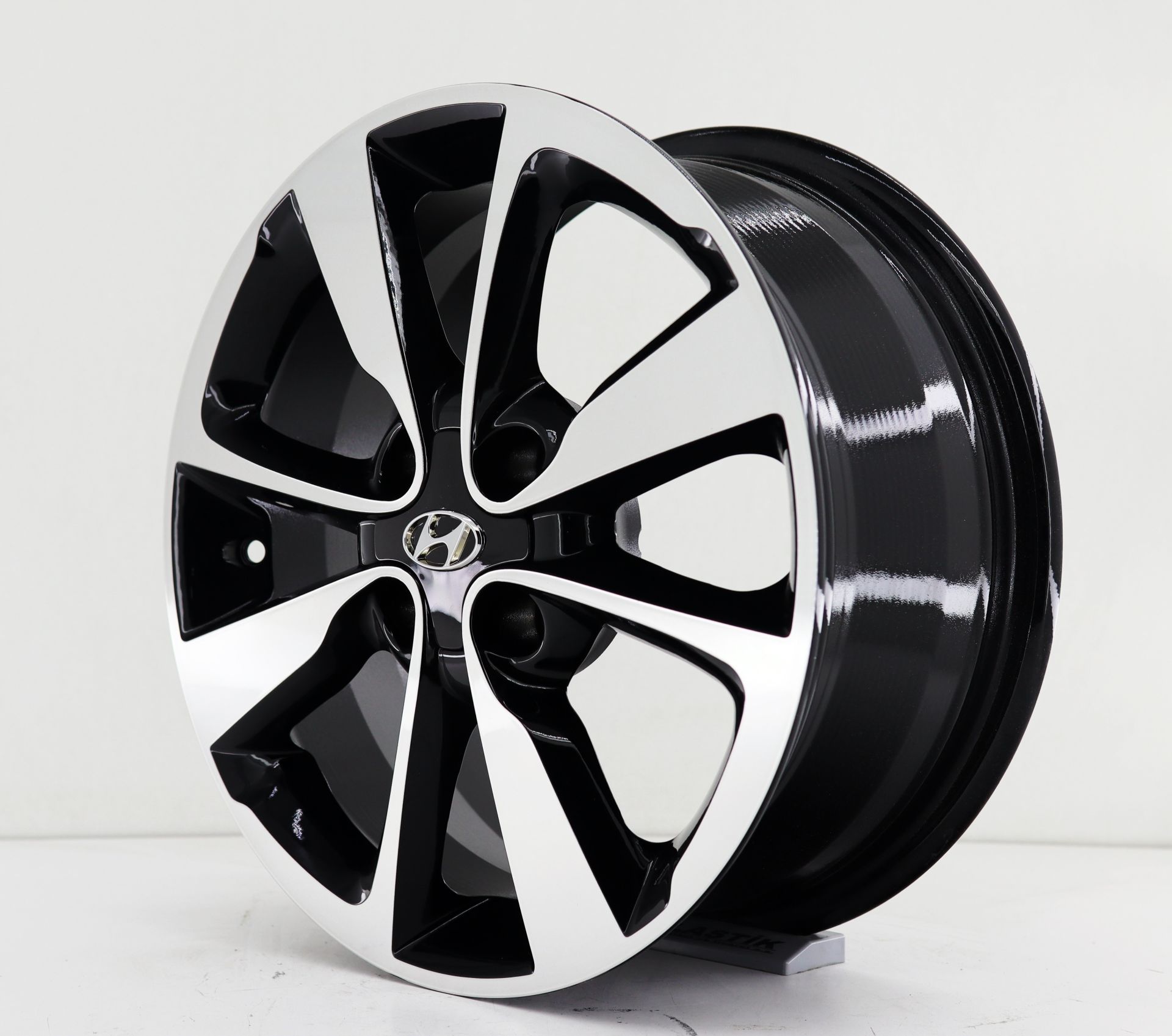 15 İnç 4X100 Hyundai  İcon Black Polish Jant Takımı