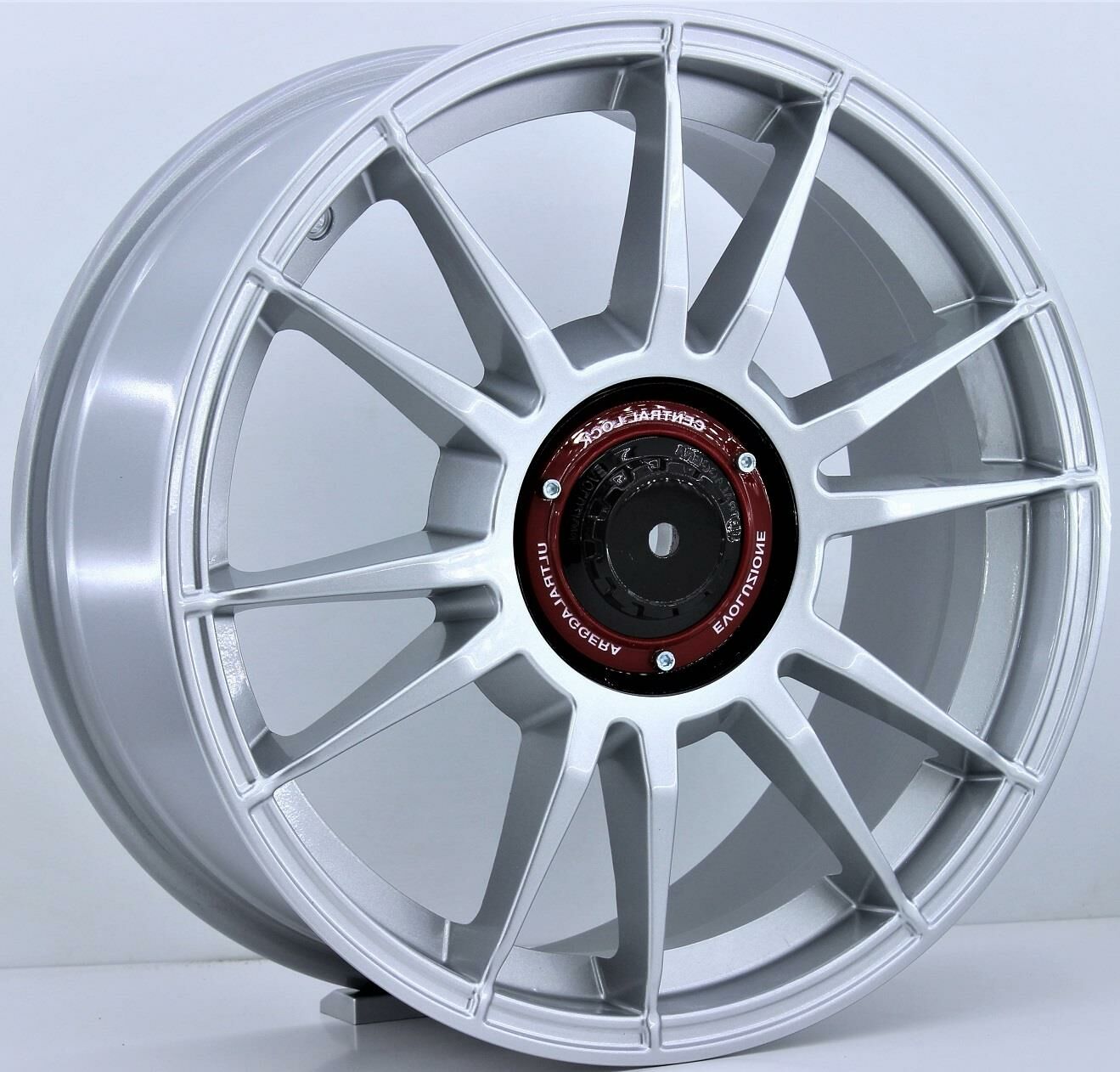 18 İnç 5X112 Passat Jetta Golf Uyumlu Kapaklı Ultrasport Silver Jant Takım