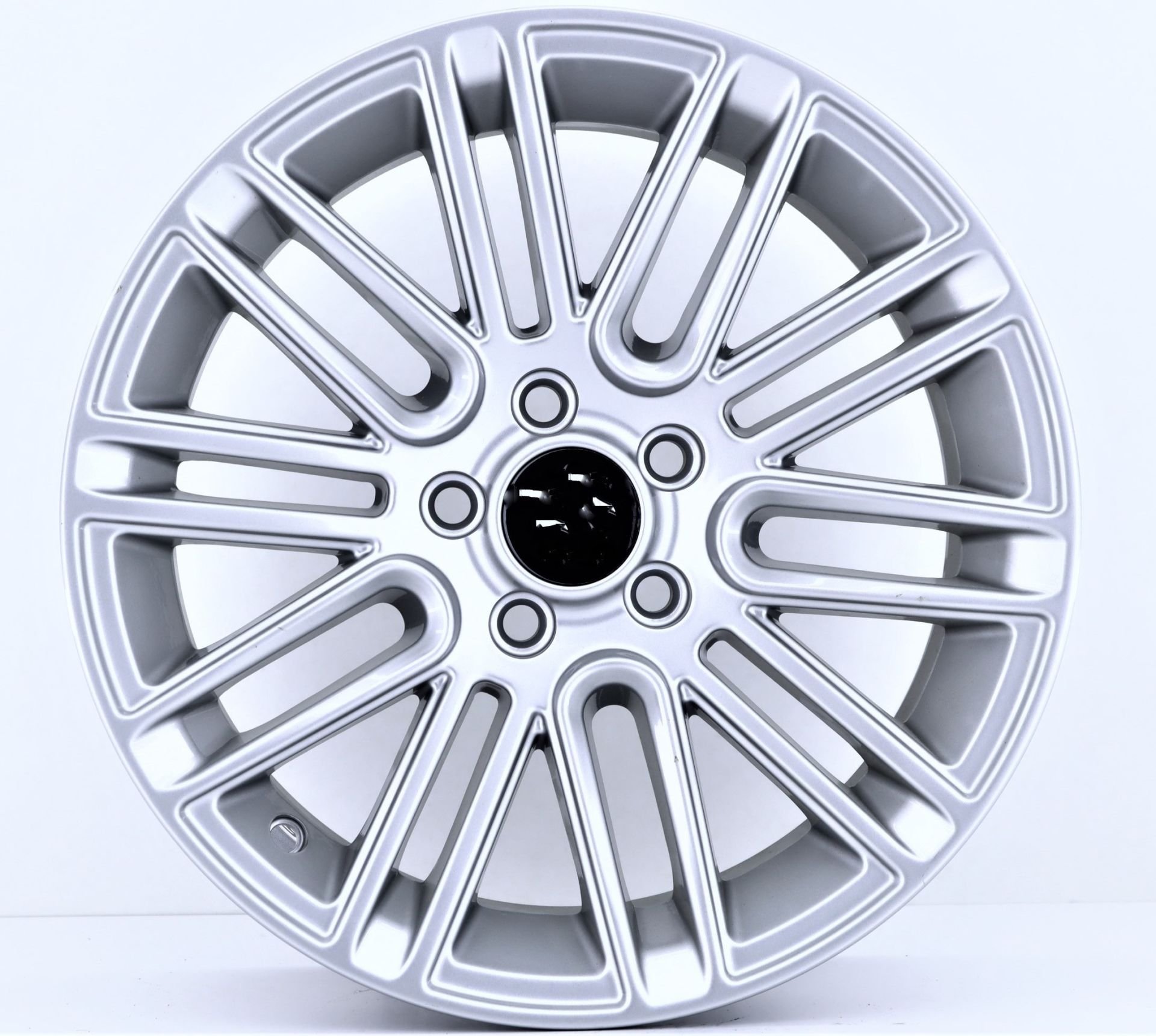 15 İnç 5x98 Fiat & Alfa Romeo Uyumlu Bentley Silver Jant Modeli | R1 Wheels