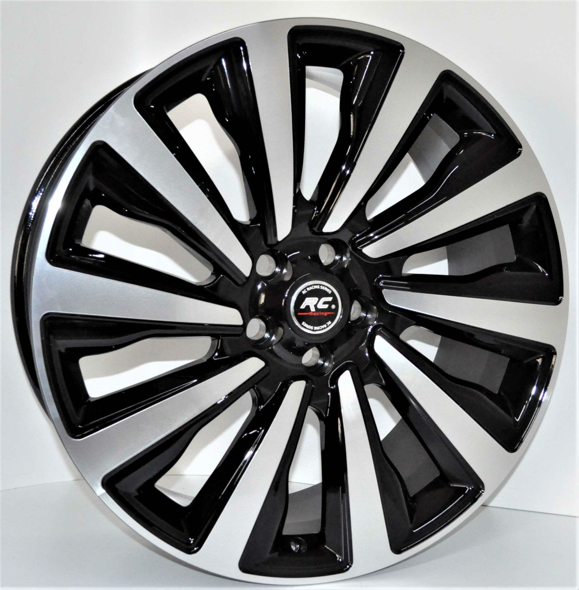 22 İnç 5X108 Volvo Ford Black Polish Jant Takım