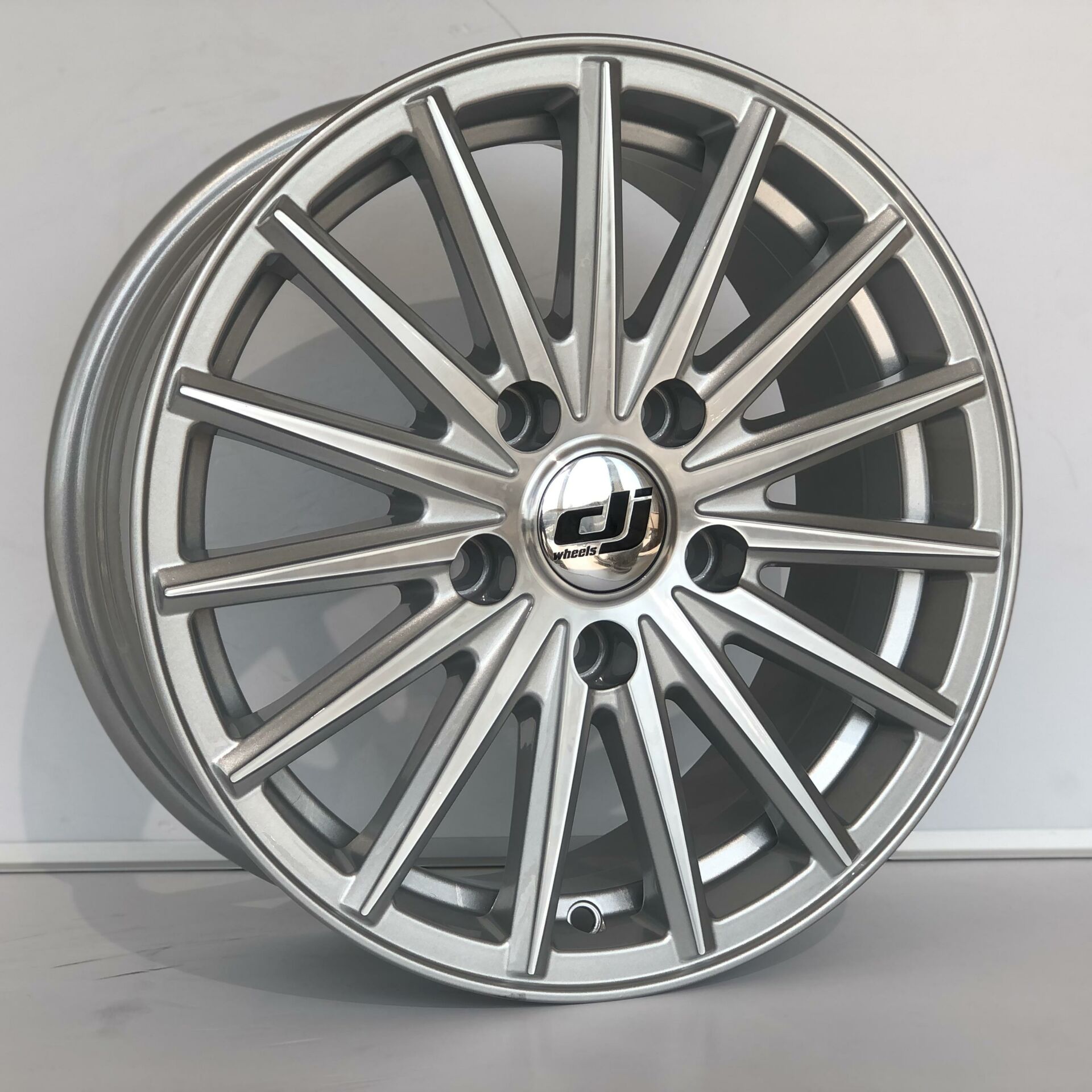 15 İnç 4X100 Fiat Renault Honda Opel Sd Jant Takım