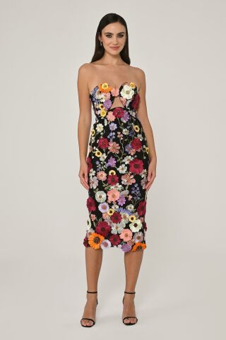 Straplez 3 Boyutlu Çiçek Aksesuralı Midi Elbise