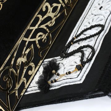 Kadife Pleksi Sandıklı Lüks Seccade Tesbih Seti Siyah