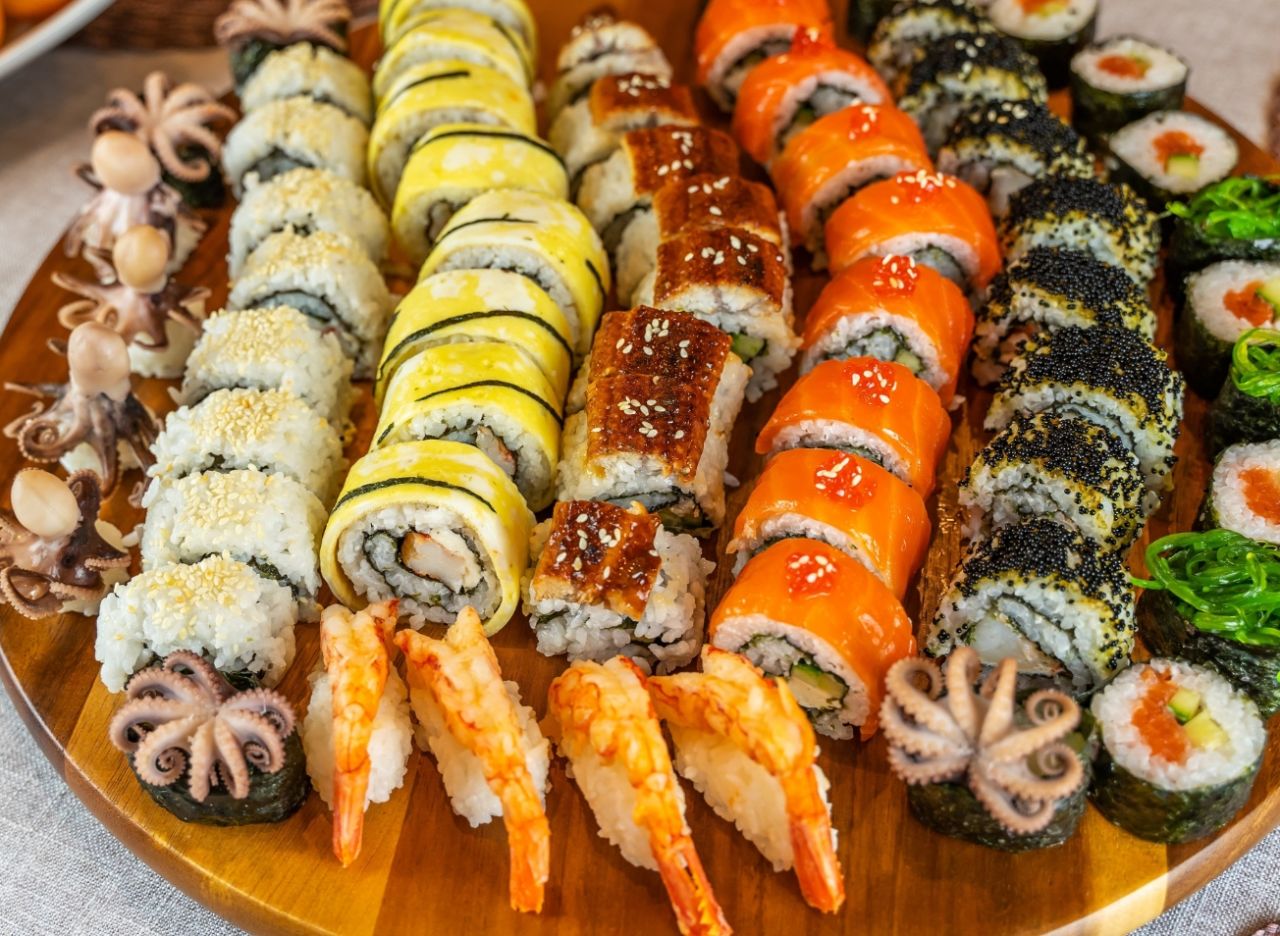 Sushi Sepeti ile Sushi’yi Farklı Kültürlerle Birleştirmek: Uluslararası Sushi Tarifleri