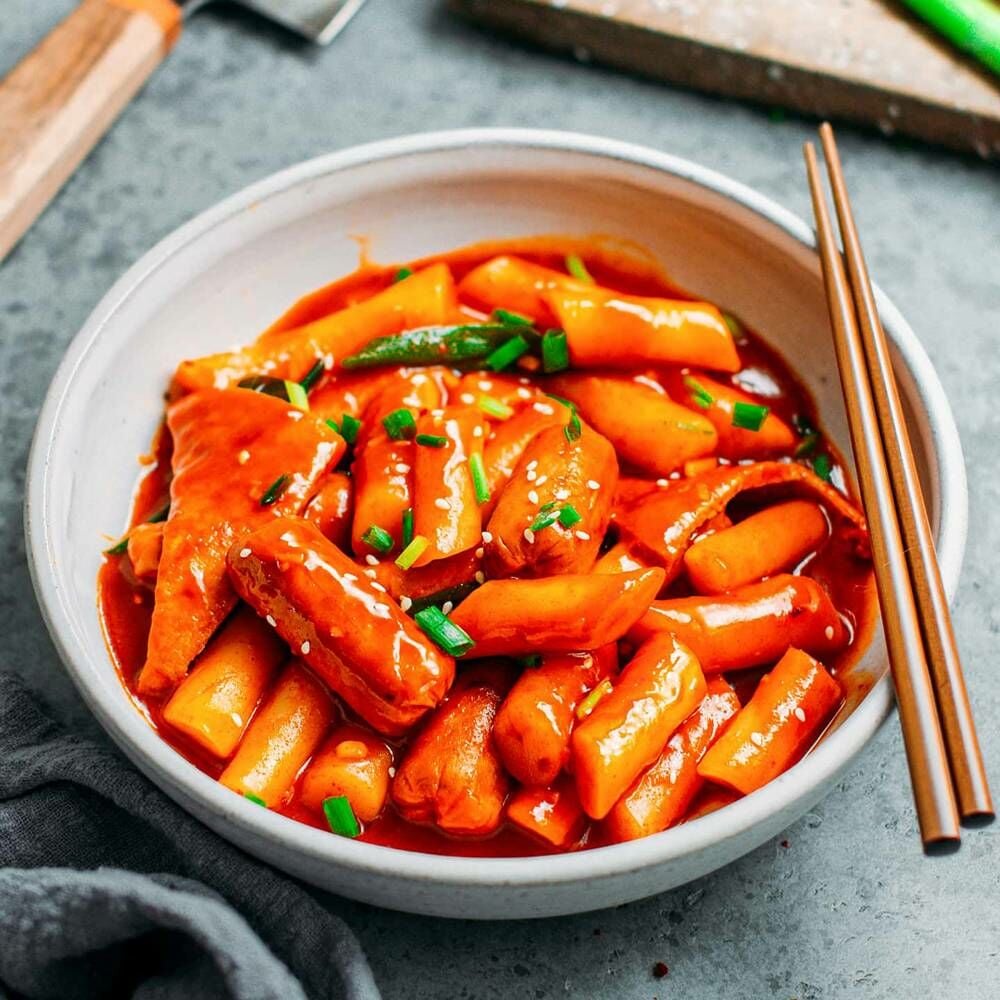 Kore Mutfağından Şahane Bir Tarif: Tteokbokki (Kore Usulü Baharatlı Pirinç Kekleri)