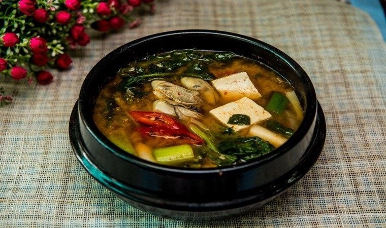 Kore Mutfağından Lezzetli Bir Tarif: Doenjang Jjigae (Kore Usulü Fermente Fasulye Çorbası)