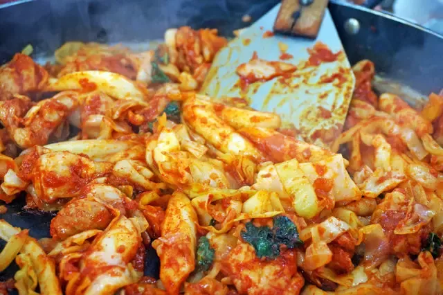 Kore Mutfağının Lezzetli Bir Yemeği: Dak Galbi Tarifi