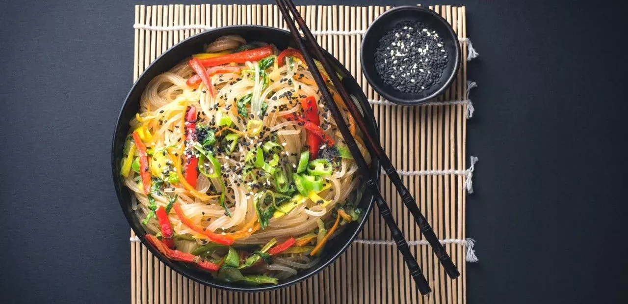 Japchae: Noodle Salatası