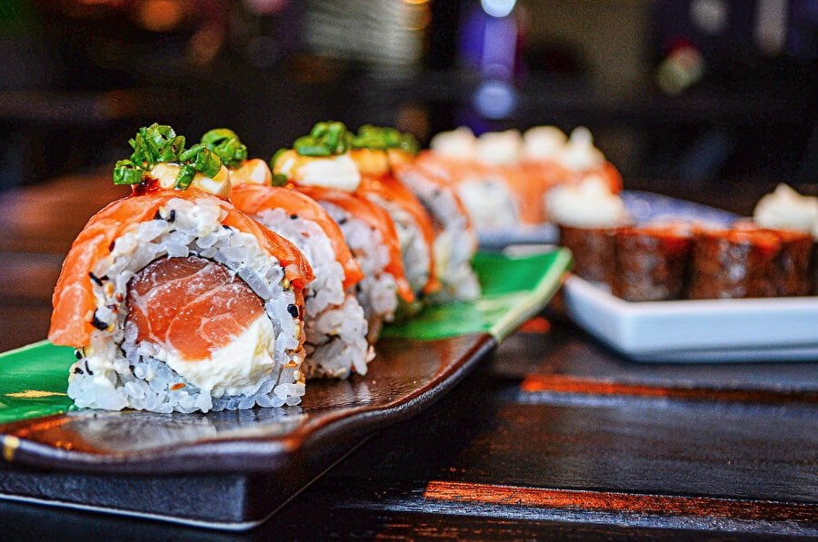 Sushi Sepeti ile Uzakdoğu Mutfağında Deniz Ürünleri: Sağlık Faydaları ve Tarifler