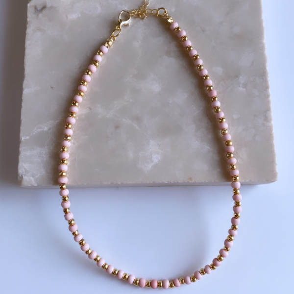Pembe Küp Boncuk Detaylı Choker Kolye-Bileklik