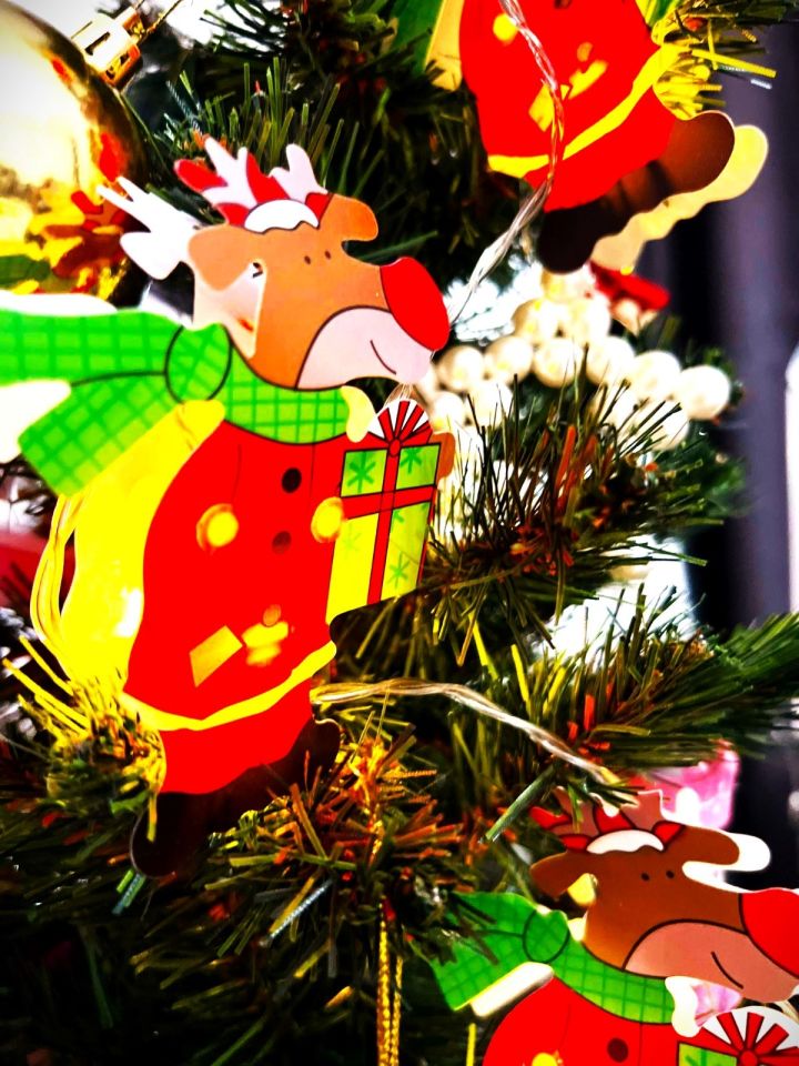 Pilli Noel Kıyafetli Geyikli Çok Amaçlı Led Dekoratif Aydınlatma Şeridi