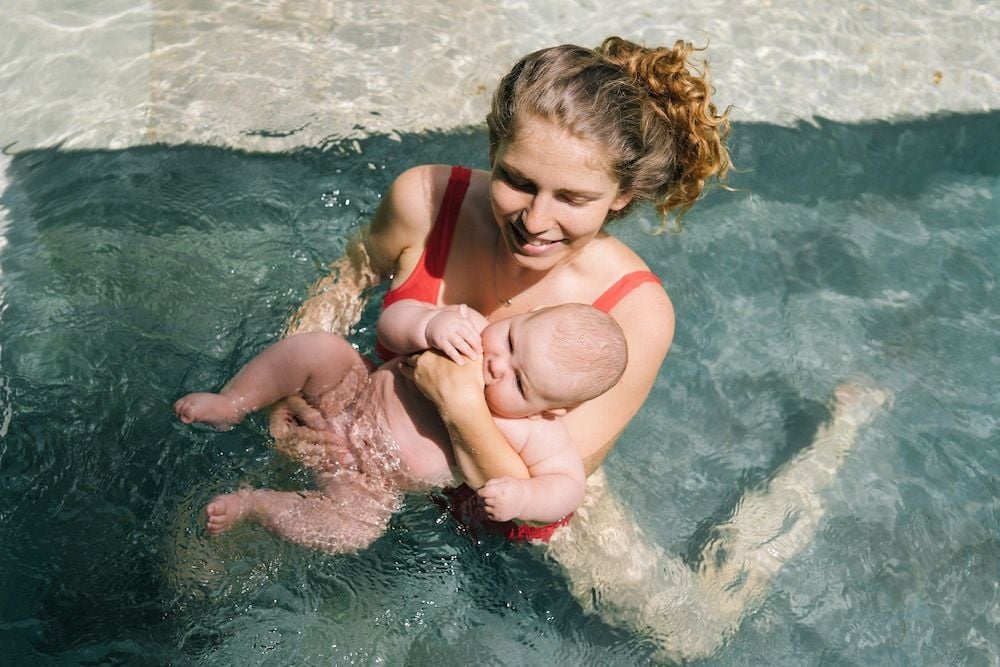 Bebekler Ne Zaman Denize ve Havuza Girebilir?