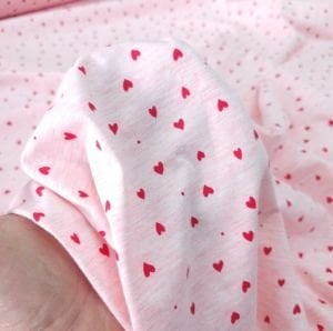 Pembe Zemin Kırmızı kalpli Süprem Penye