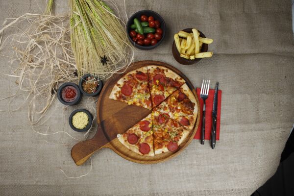 Saplı Kanallı Pizza Tahtası 42x54x2,5 IROKO