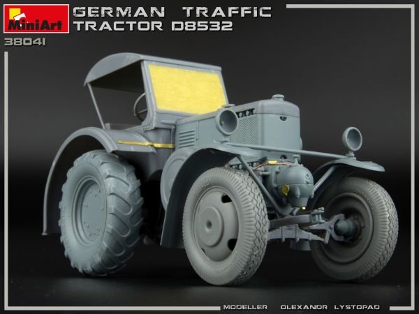 1/35 GERMAN TRAFFIC TRACTOR D8532