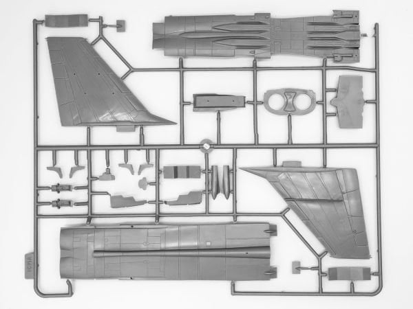 1/72  MIG -31 B RUSSIAN HEAVY INTERCEPTOR FIGHTER