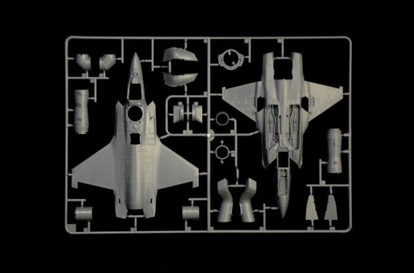 1/72   F-35 B Lightning II STOVL version