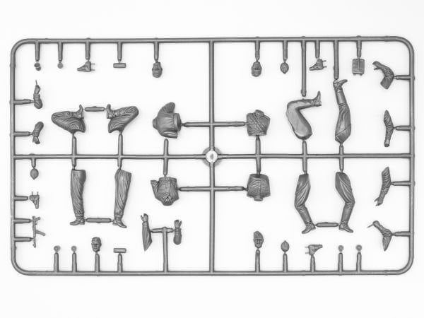 1/35 Soviet Tank Crew (1943-1945) 4 figures – 2 officers, 2 tankmen