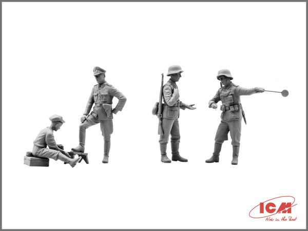 1/35 German Patrol (1939-1942) 4 figures – 1 officer, 2 soldiers, 1 civilian