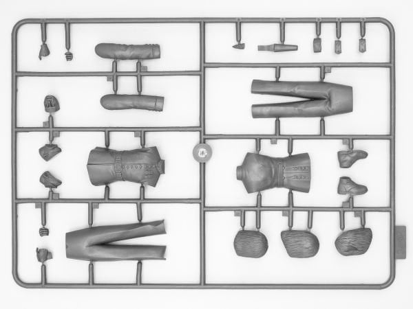 1/16 British Grenadier Queen’s Guards The set includes 28 parts for assembly of one figure.