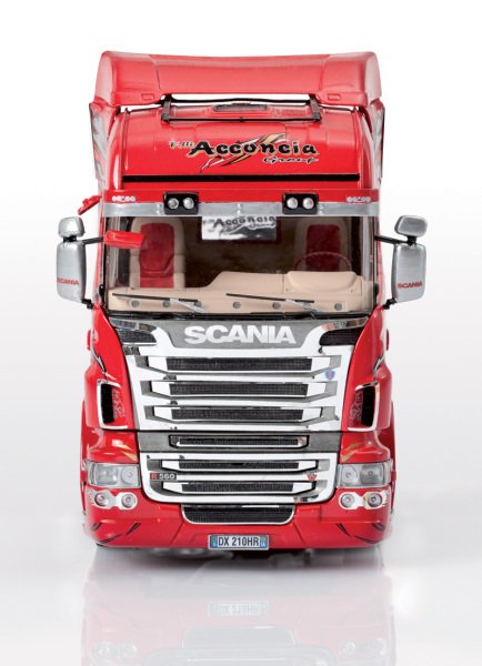 SCANIA R 560 V8 (RED GRIFFIN)