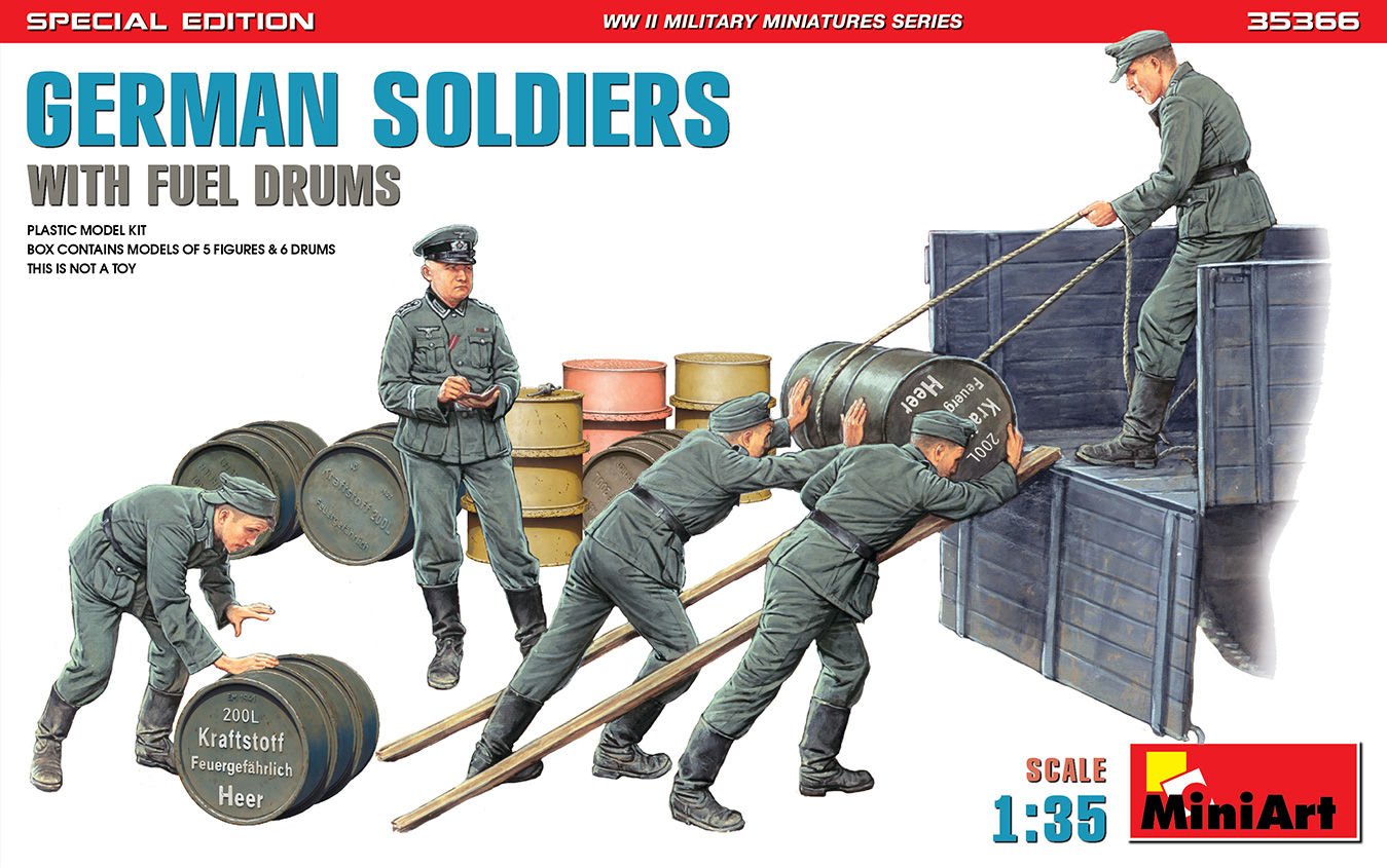 1/35 GERMAN SOLDIERS WITH FUEL DRUMS