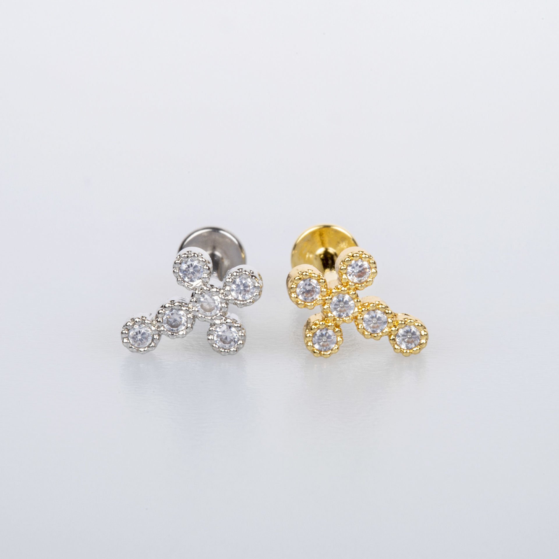 Piercing Tragus Haç
