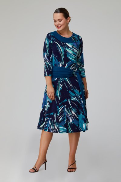 Yakasında Çiçek ve Belde Kuşak Detaylı Desenli Büyük Beden Elbise 3412