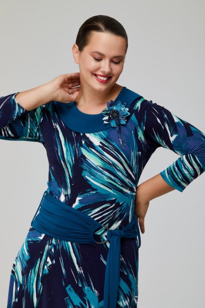 Yakasında Çiçek ve Belde Kuşak Detaylı Desenli Büyük Beden Elbise 3412