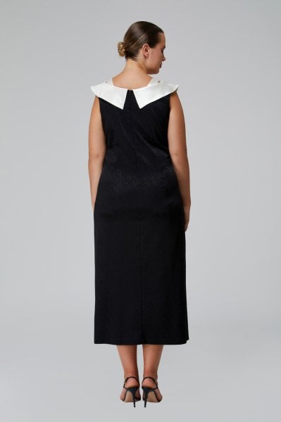 Kayık Form Saten Yakalı Yandan Düğme Detaylı Büyük Beden Midi Boy Elbise 3402