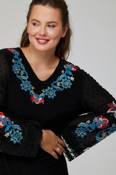 Yaka ve Kolu Zıt Renk Nakış Motifli Büyük Beden Kadın Bluz 8882