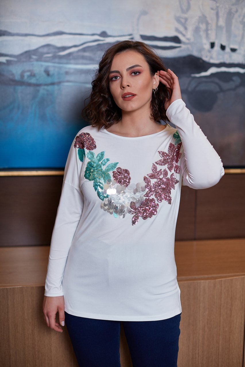 Payet İşlemeli Yarasa Kesim Büyük Beden Bluz 8750