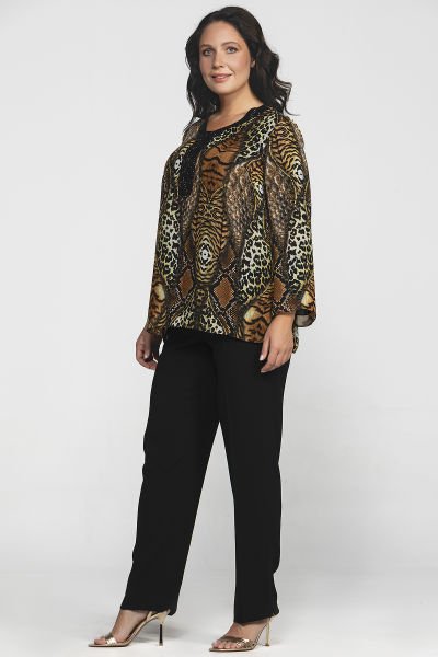 Yakası Taş Detaylı Hayvansal Desenli Büyük Beden Kadın Bluz 8954