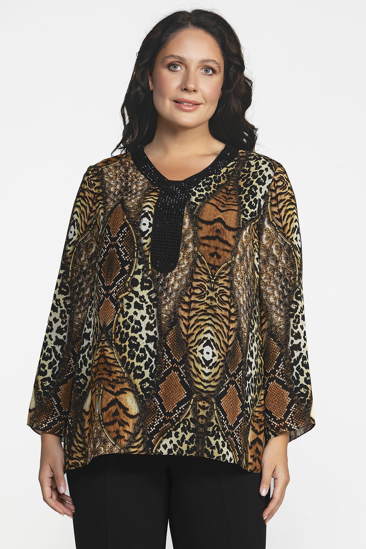 Yakası Taş Detaylı Hayvansal Desenli Büyük Beden Kadın Bluz 8954